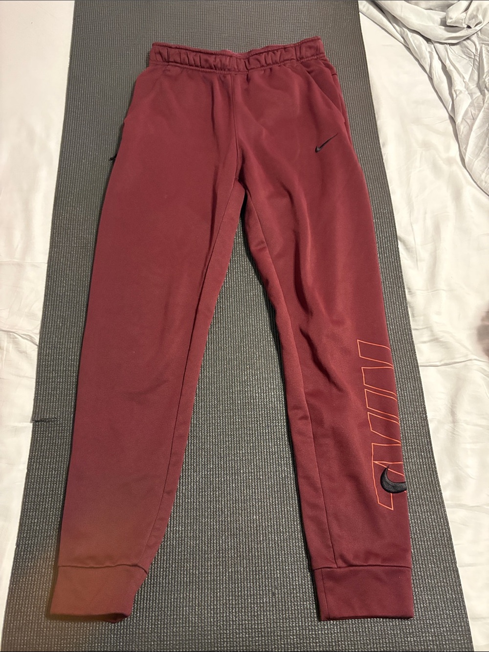 Nike Therma-Fit Tapered Joggers Mens Small Tall Maroon Burgundy Training Pants